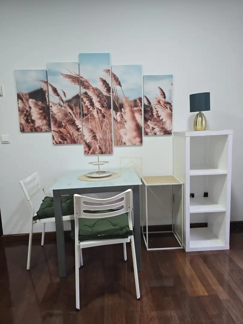Schlafzimmer von Wohnung zur Miete in Piélagos mit Heizung, Parkett und Möbliert