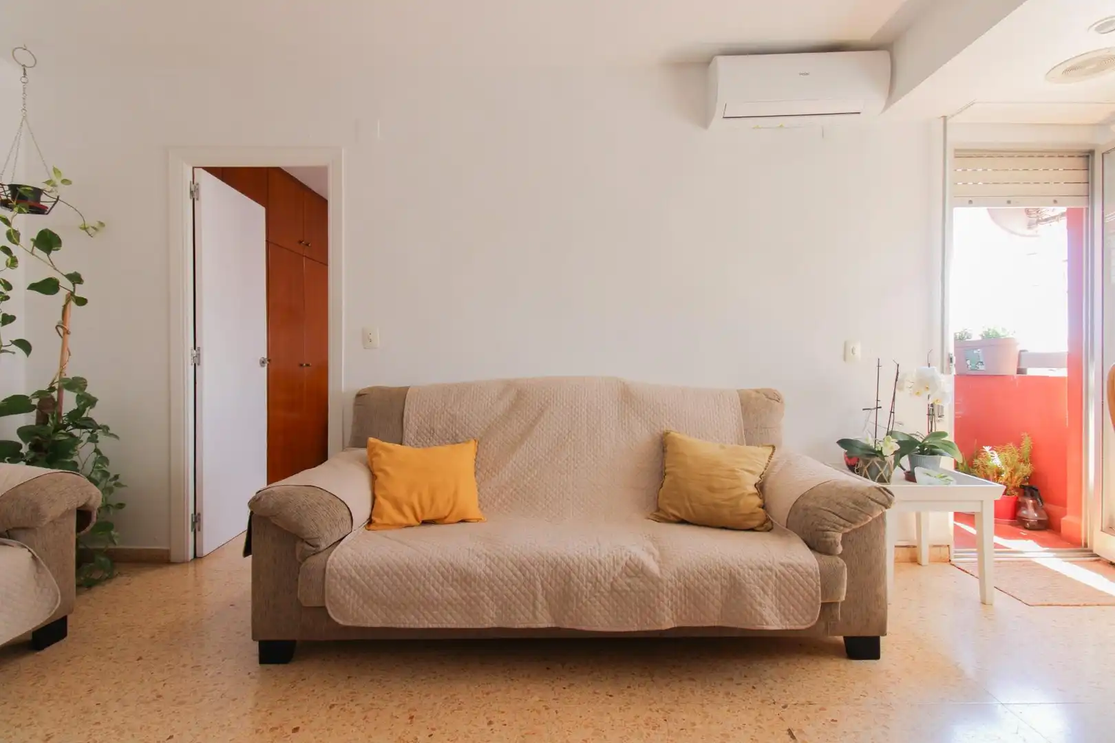 Living room of Flat for sale in La Pobla de Farnals  with Air Conditioner and Balcony