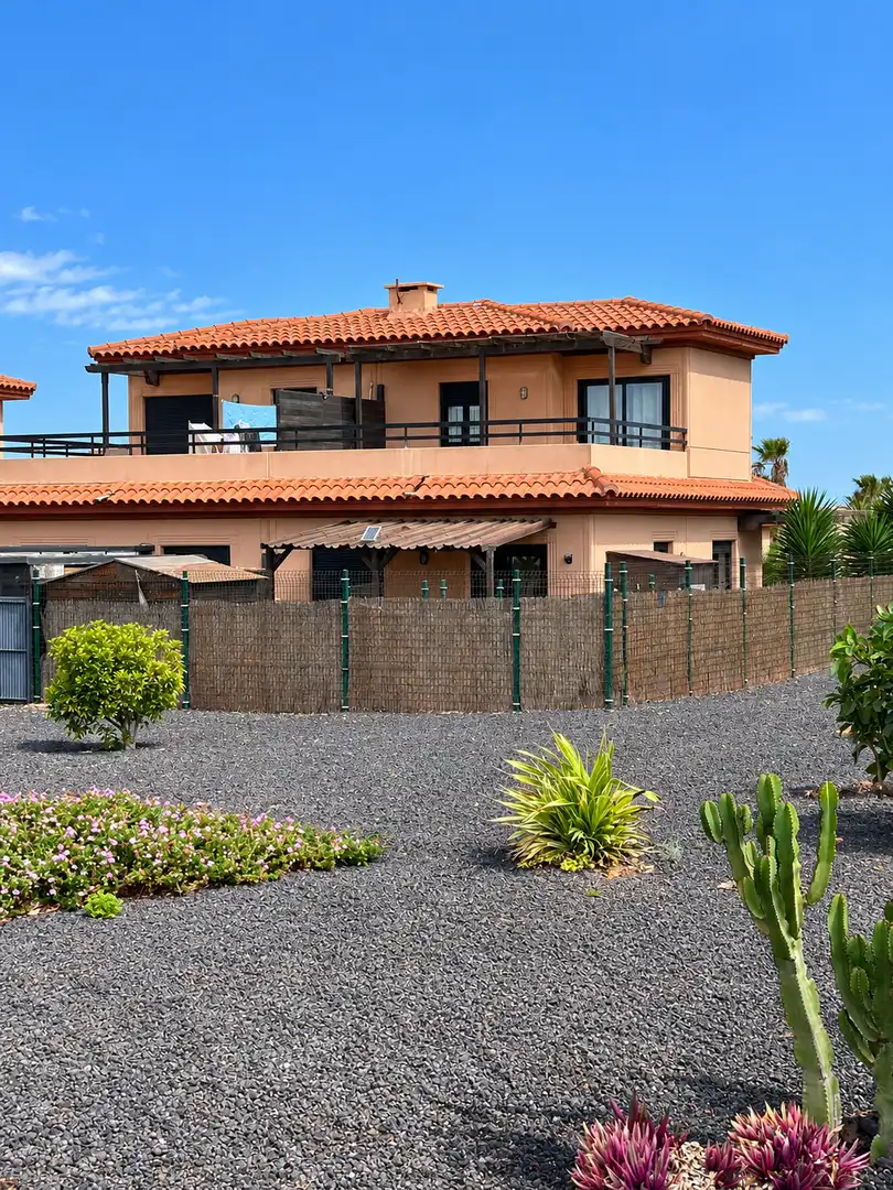 Vista exterior de Casa o chalet en venta en La Oliva con Terraza, Amueblado y Piscina comunitaria