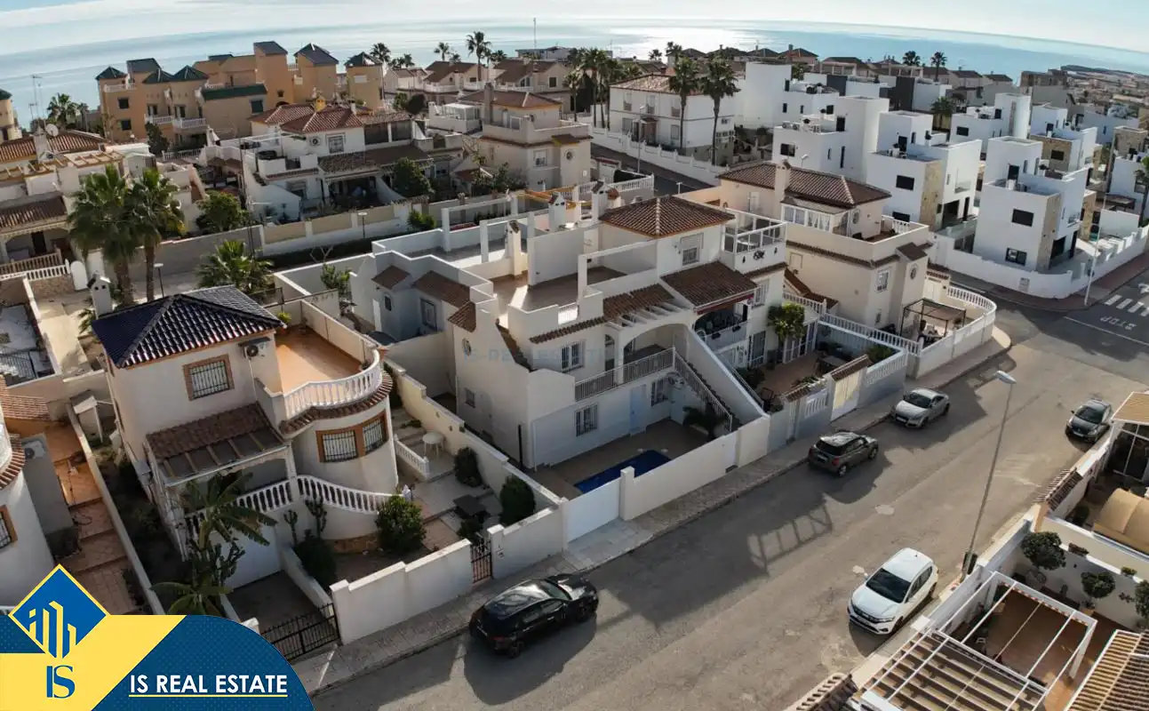 Vista exterior de Casa o chalet en venta en Torrevieja con Aire acondicionado, Calefacción y Jardín privado