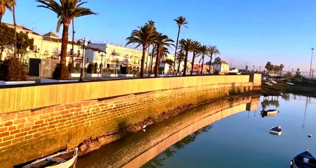 Vista exterior de Casa o xalet en venda en El Puerto de Santa María amb Jardí privat, Terrassa i Traster