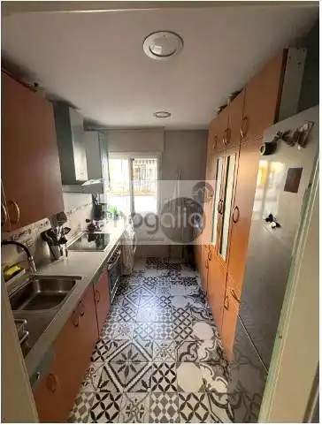 Cuina de Pis de lloguer en Sevilla amb Aire condicionat i Moblat