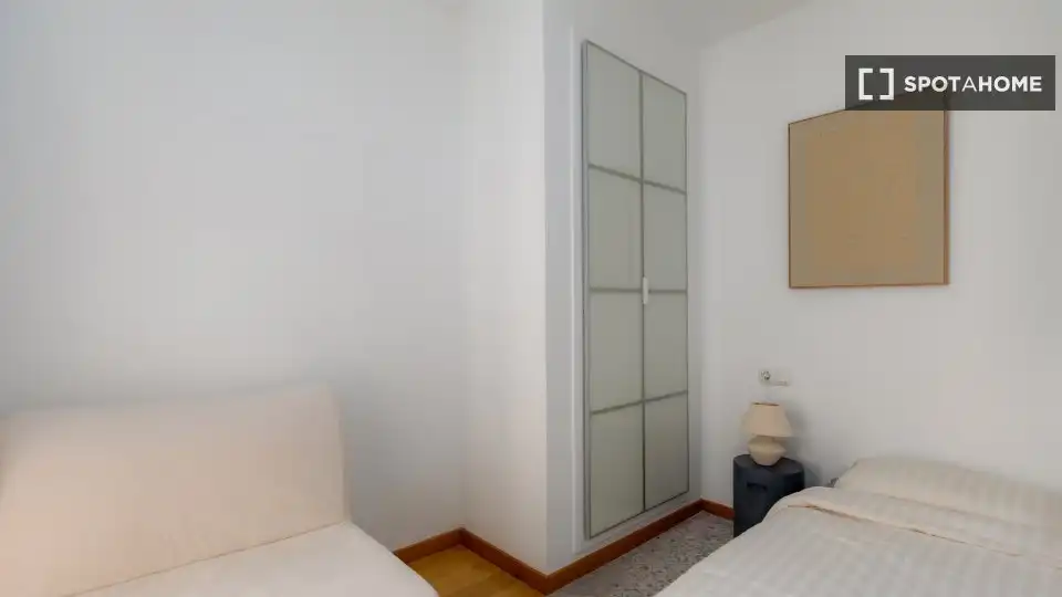 Habitación de Piso de alquiler en Valencia con Aire acondicionado, Calefacción y Amueblado
