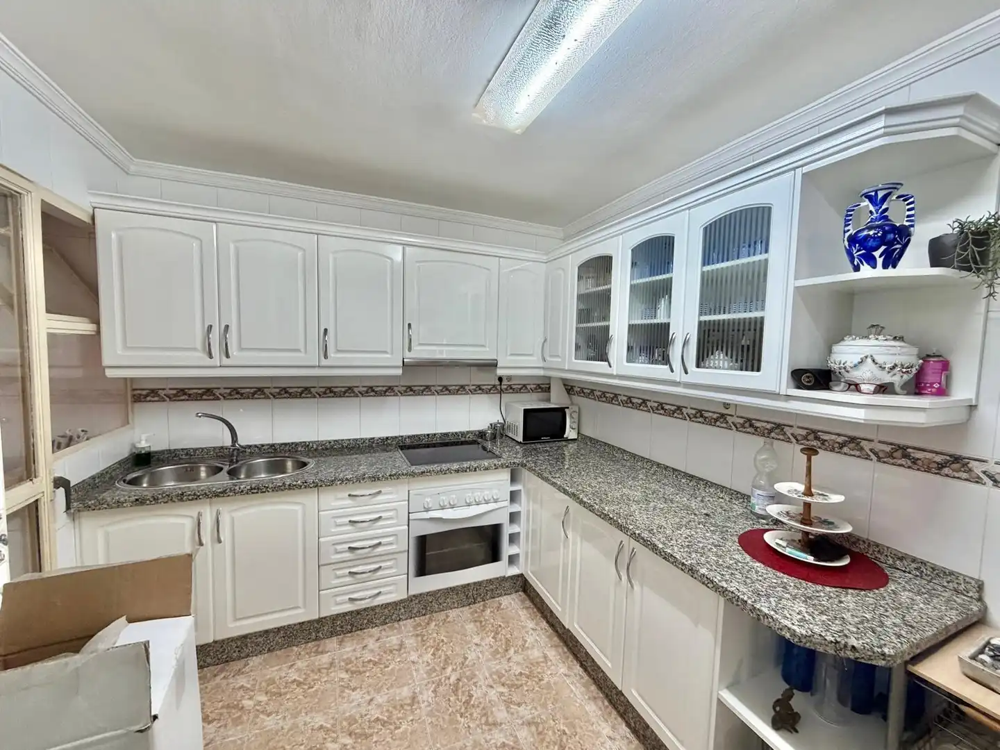 Piso en venta en Calle Calle Héroe de Sostoa, Parque Ayala - Jardín de la Abadía - Huelín