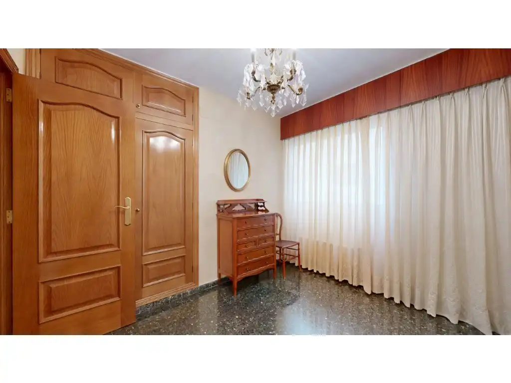 Flat for sale in Exposició