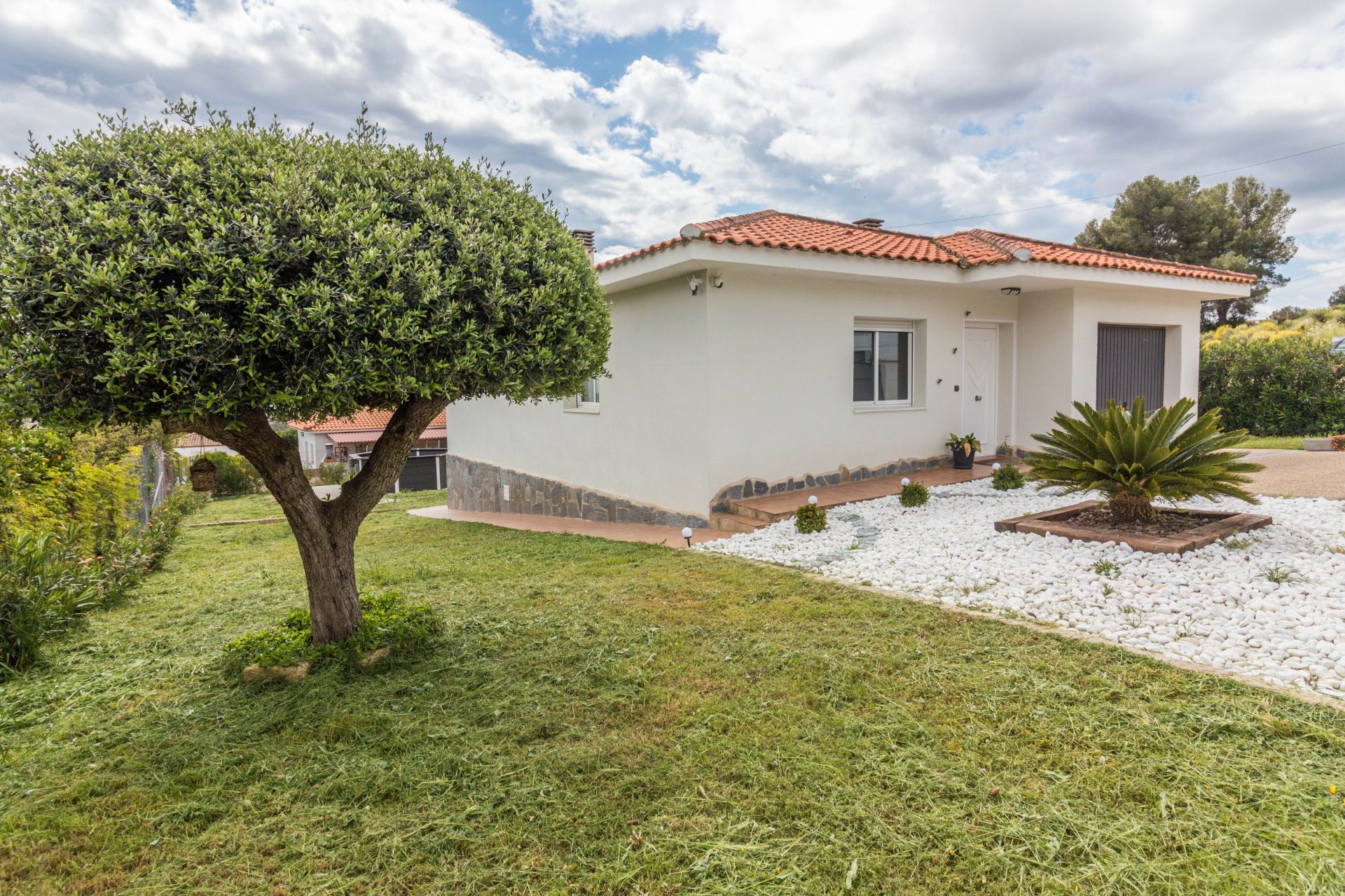 Exterior view of House or chalet for sale in Riudecanyes  with Air Conditioner, Private garden and Parquet flooring
