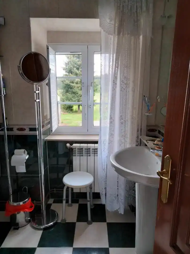 Baño de Casa o chalet en venta en Irixoa con Jardín privado, Trastero y Amueblado