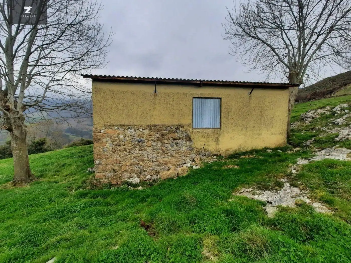 Vista exterior de Local en venta en Valdáliga
