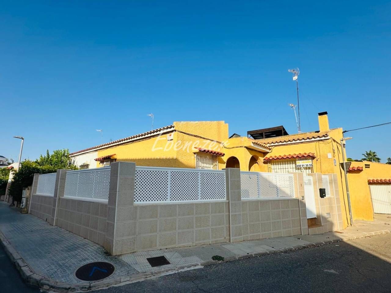 Vista exterior de Casa o xalet en venda en Cartagena amb Jardí privat i Terrassa