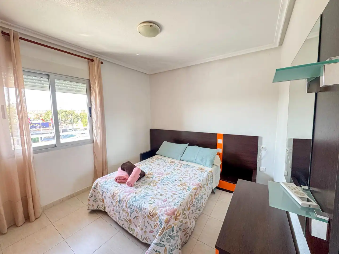 Habitación de Apartamento de alquiler en Orihuela con Aire acondicionado, Calefacción y Jardín privado