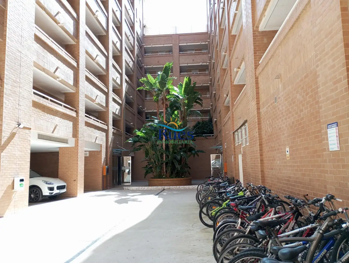 Piso con piscina en venta en Calle AMPLARIES, imagen 38
