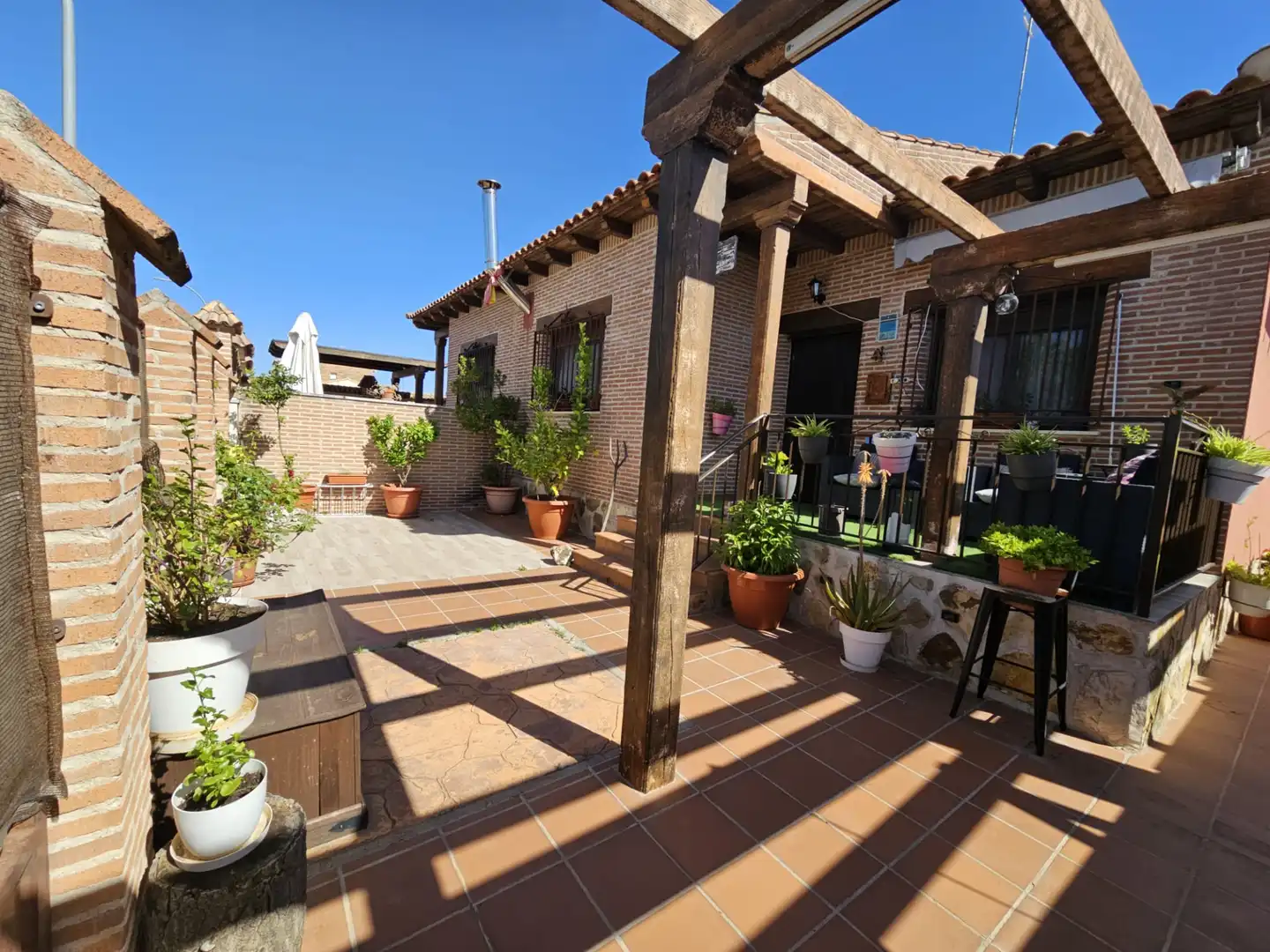 Terrassa de Casa o xalet en venda en Cedillo del Condado amb Aire condicionat, Calefacció i Jardí privat