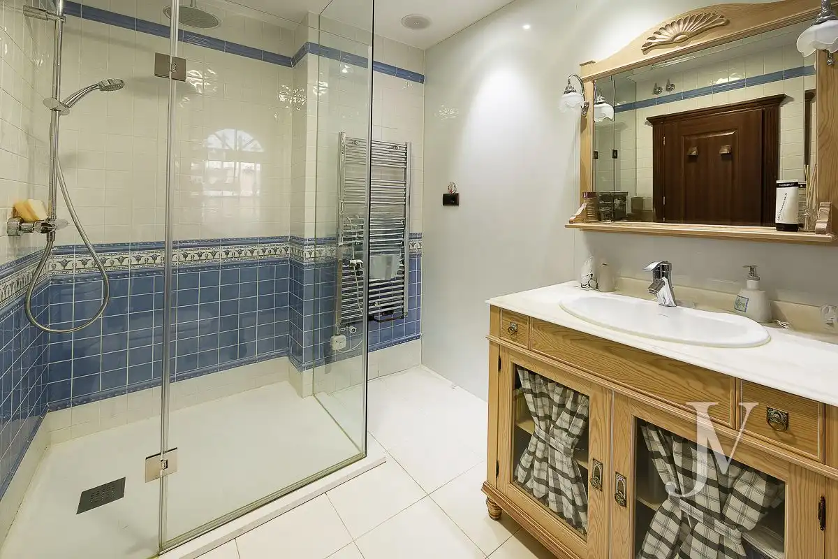Baño de Casa o chalet en venta en El Casar con Aire acondicionado, Calefacción y Jardín privado