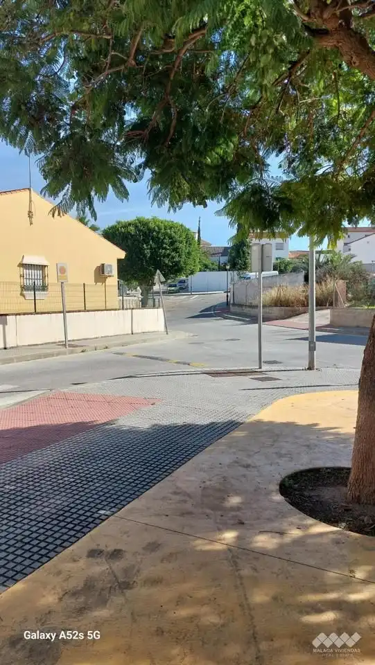 Außenansicht von Einfamilien-Reihenhaus zum Verkauf in Alhaurín de la Torre mit Klimaanlage, Terrasse und Abstellraum