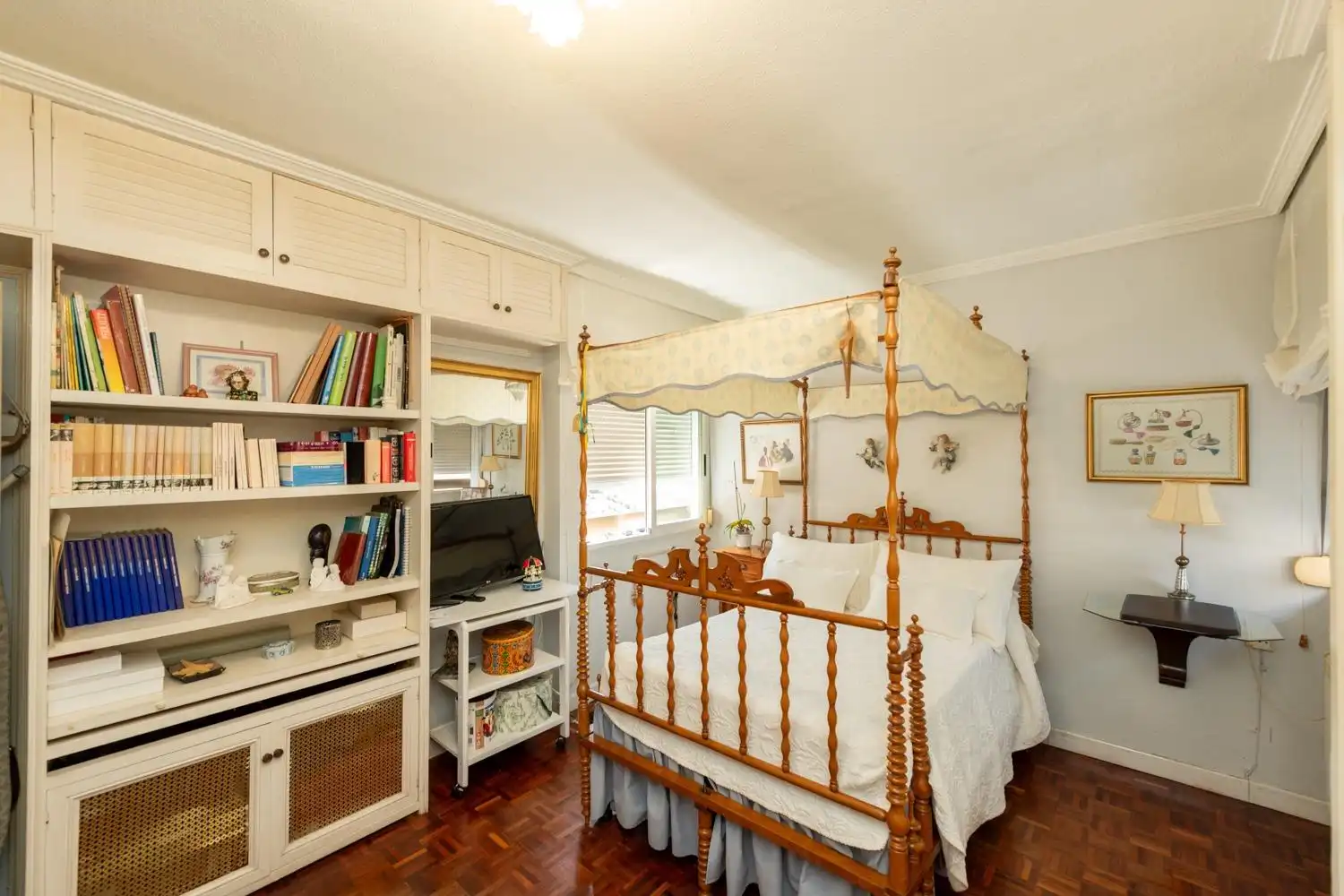 Habitación de Piso en venta en Alicante / Alacant con Jardín privado, Terraza y Piscina comunitaria