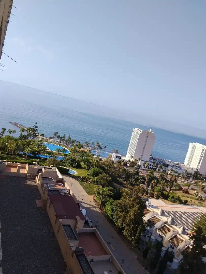 Außenansicht von Wohnungen zur Miete in Benalmádena mit Schwimmbad und Balkon