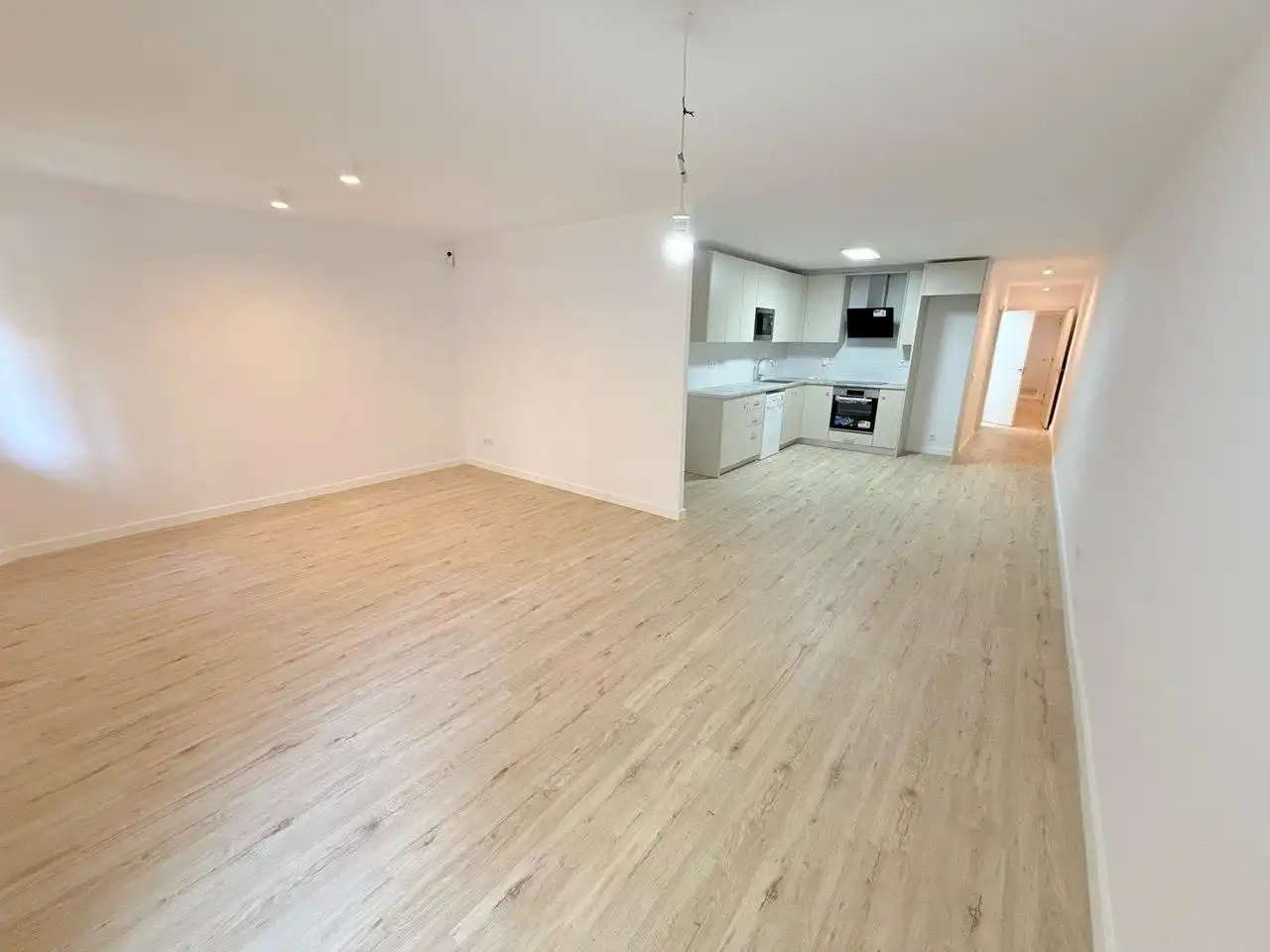 Wohnung zum Verkauf in Barcelona mit Klimaanlage, Terrasse und Ofen