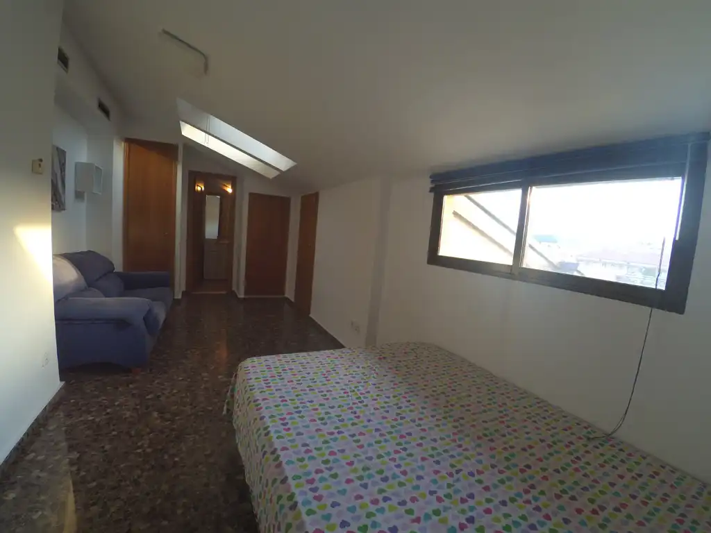 Schlafzimmer von Dachboden zum Verkauf in Valencia mit Klimaanlage, Terrasse und Möbliert