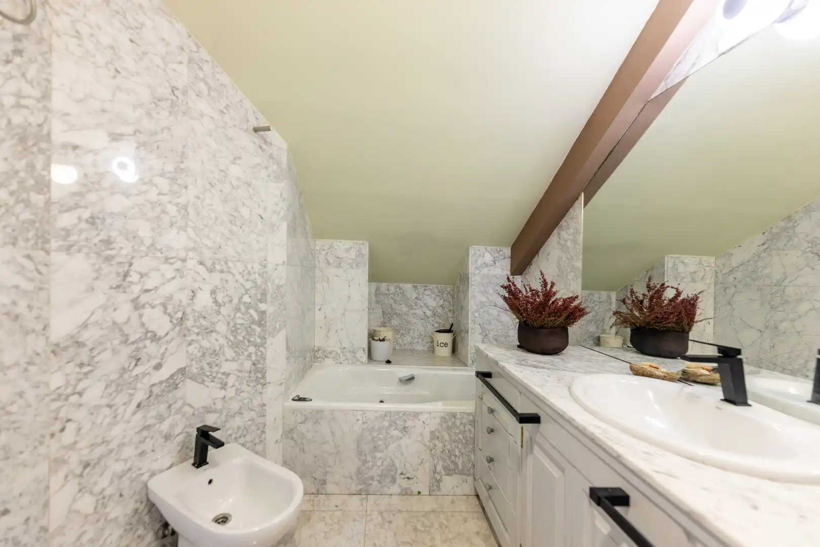 Baño de Piso en venta en Ajalvir con Aire acondicionado, Calefacción y Jardín privado