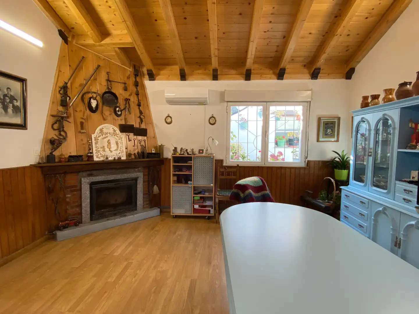 Sala d'estar de Casa o xalet en venda en Burgos amb Parquet, Traster i Moblat