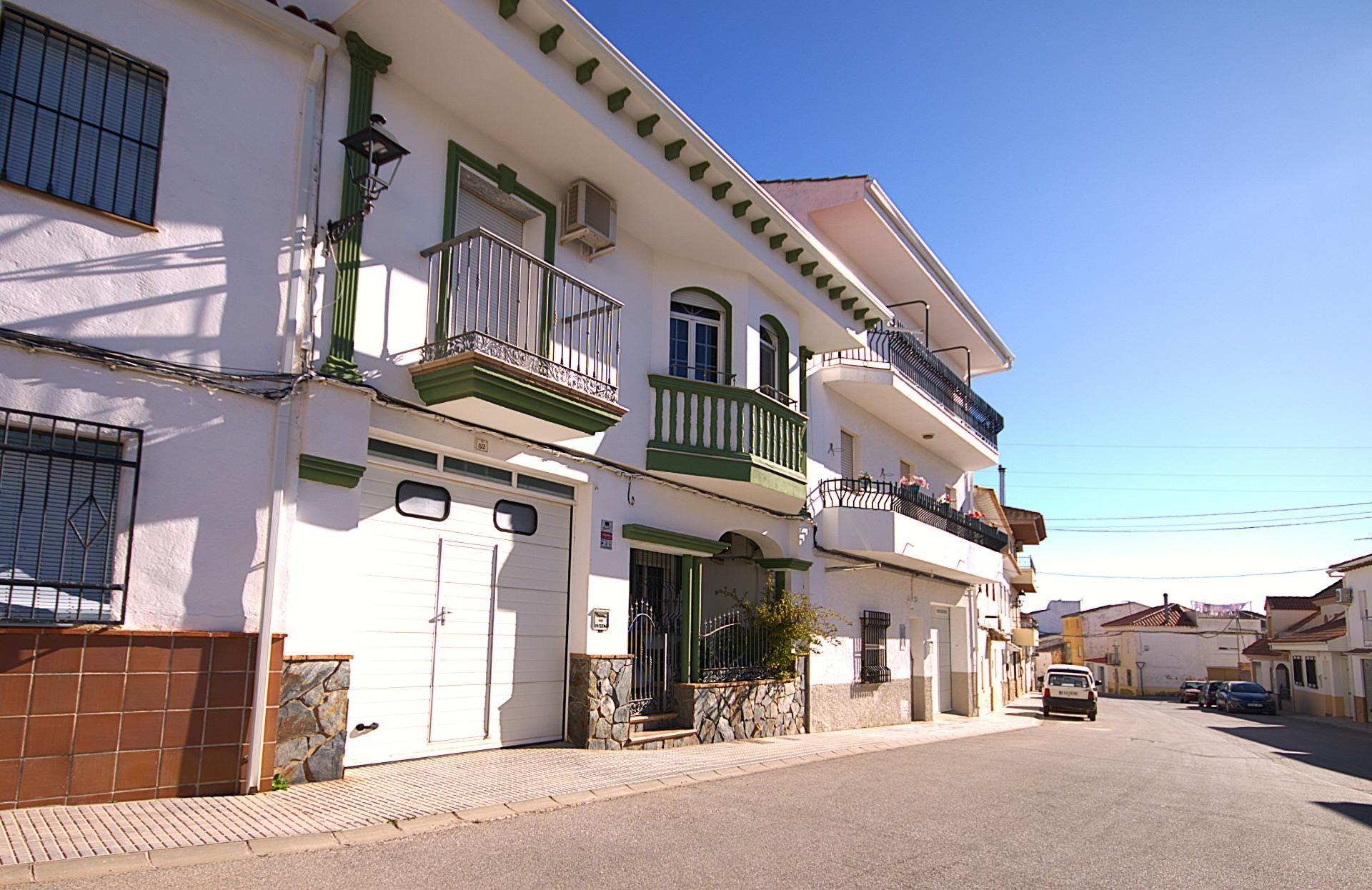 Exterior view of Single-family semi-detached for sale in Pozo Alcón  with Swimming Pool and Balcony