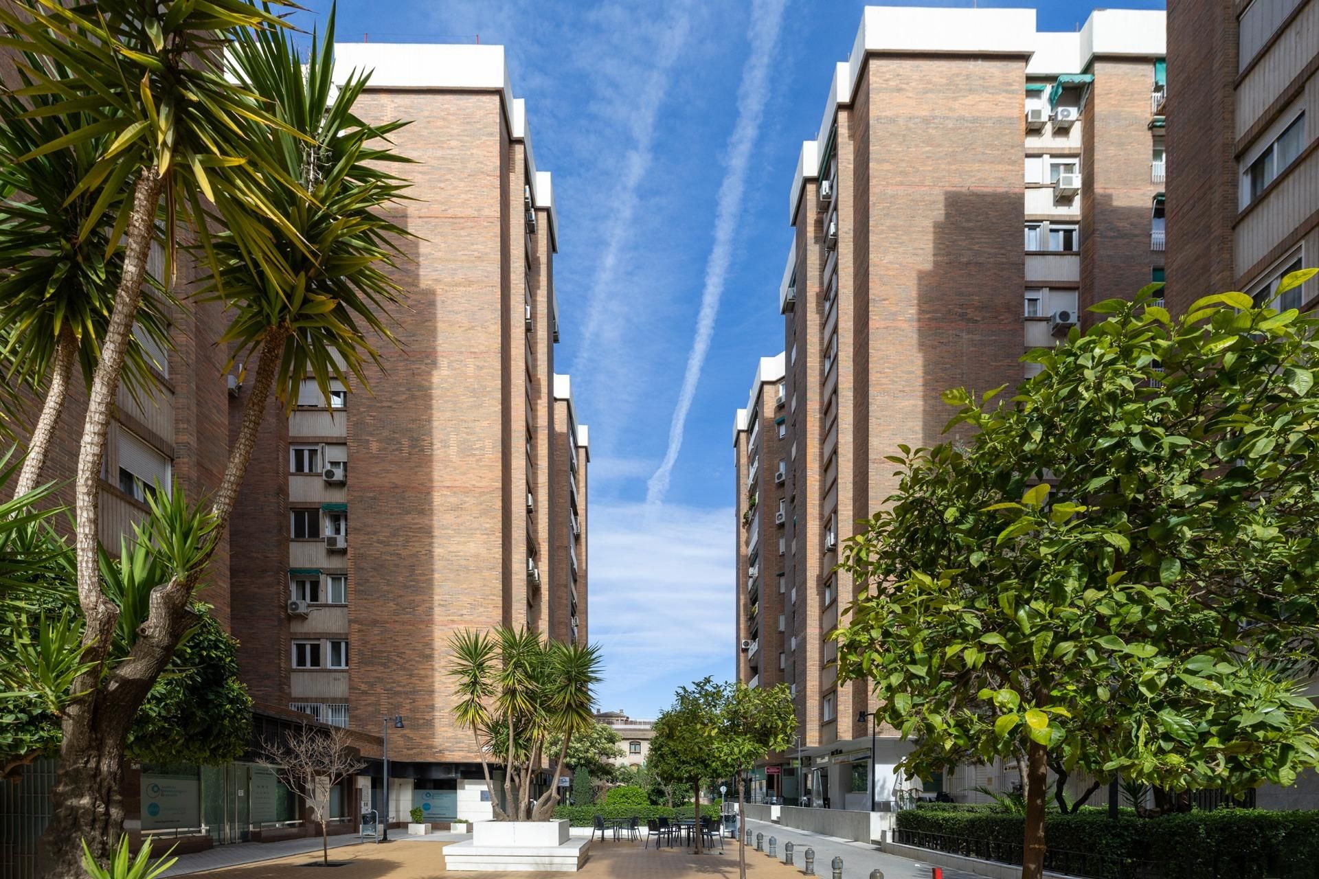 Vista exterior de Pis en venda en  Granada Capital amb Jardí privat, Terrassa i Balcó