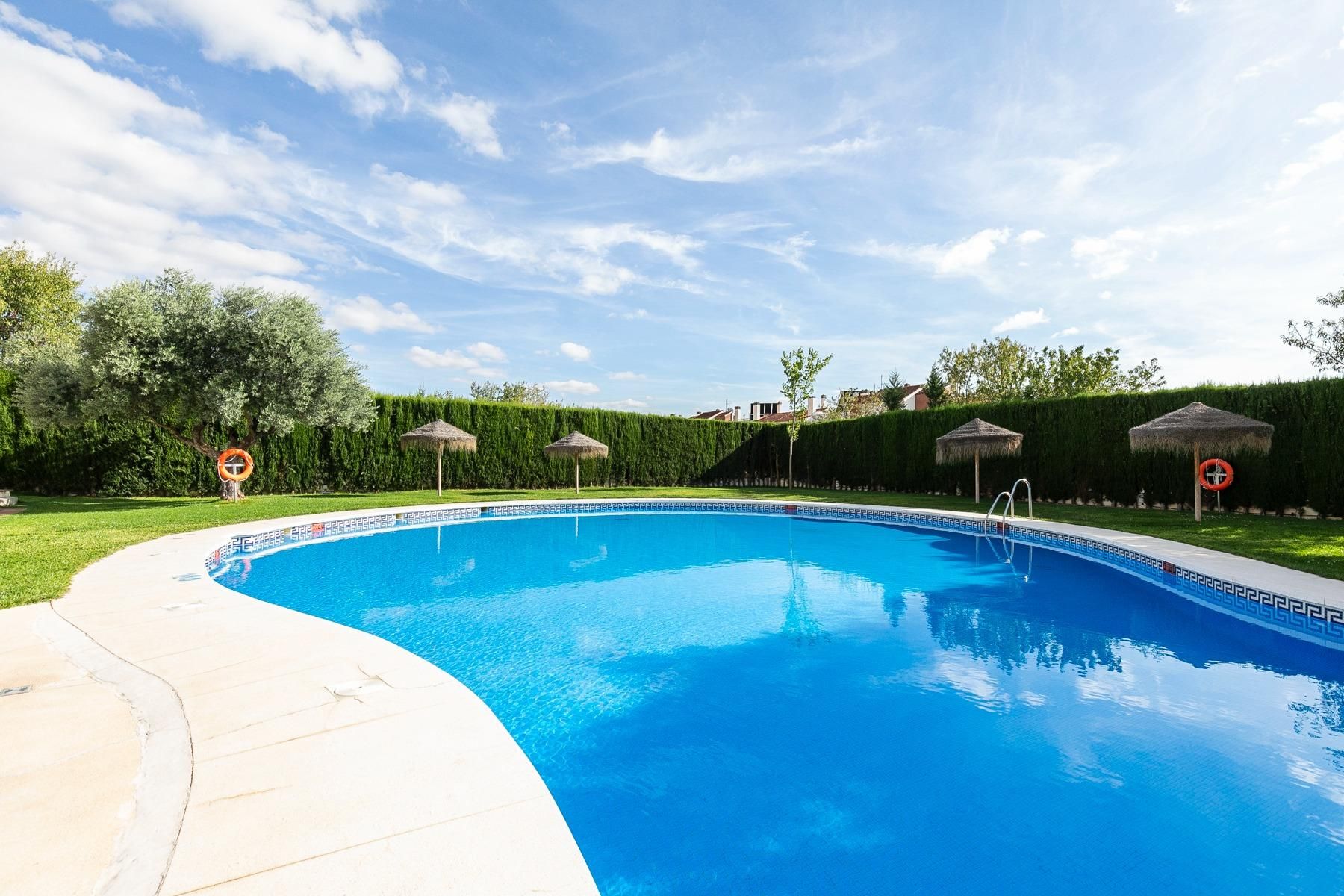 Swimming pool of Flat for sale in Albolote  with Air Conditioner, Heating and Private garden