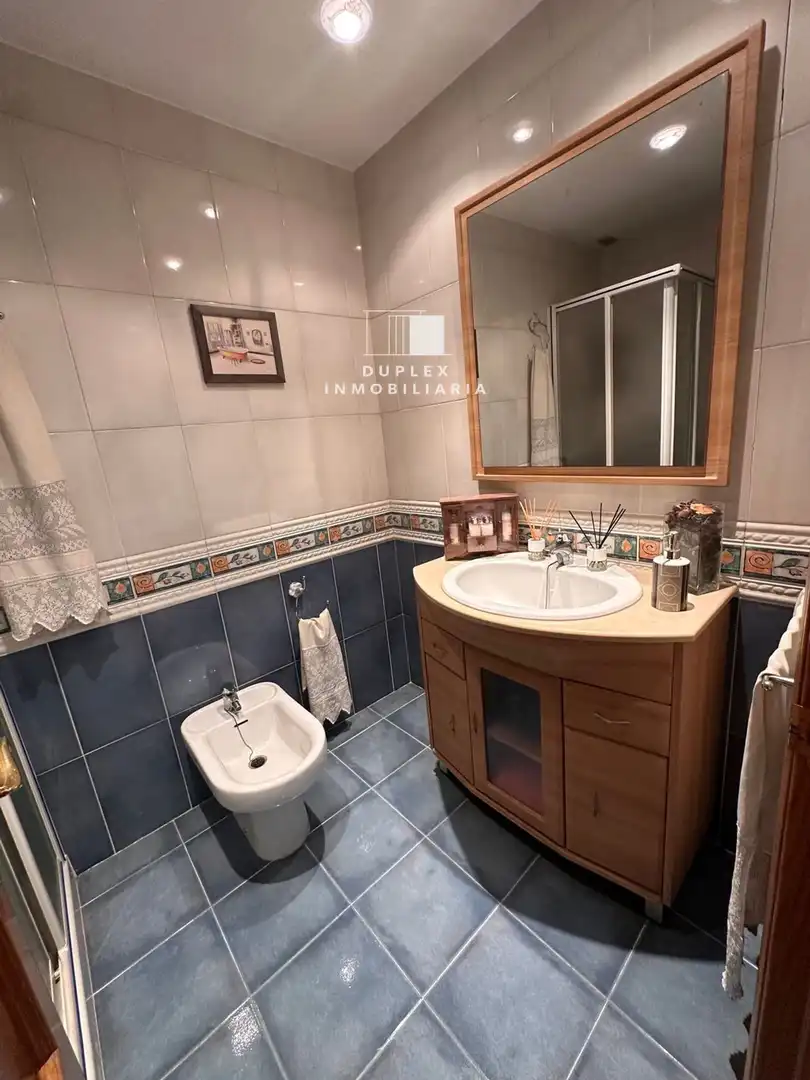 Baño de Casa adosada en venta en Cuenca con Calefacción, Terraza y Amueblado