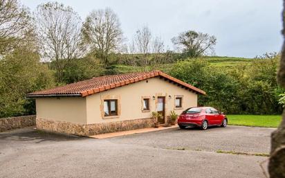 Vista exterior de Finca rústica en venda en Villafufre amb Calefacció i Jardí privat