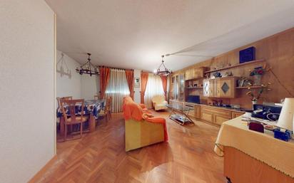 Living room of Flat for sale in  Madrid Capital  with Heating, Private garden and Storage room