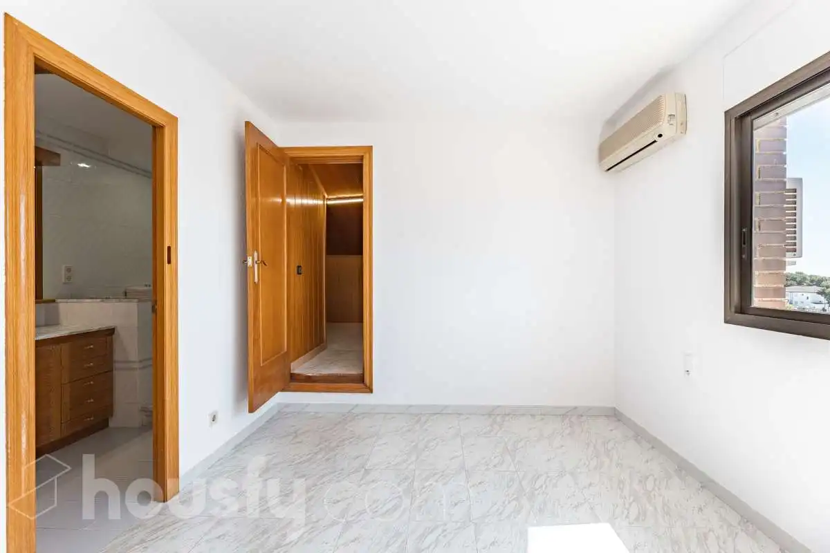 Casa amb piscina en venda a Avinguda de la Llum ., imagen 18