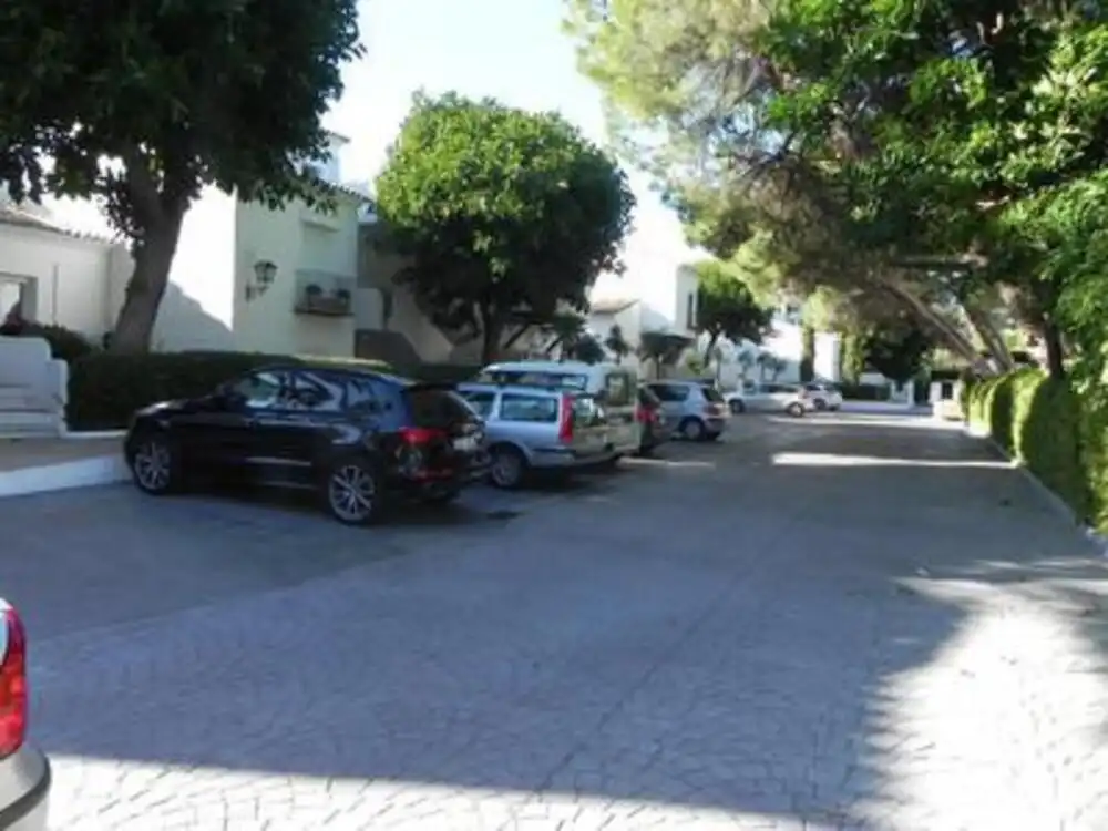 Aparcament de Planta baixa de lloguer en Marbella amb Aire condicionat, Terrassa i Piscina