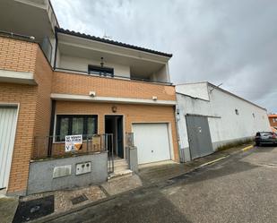 Vista exterior de Casa o xalet en venda en Serrada amb Terrassa i Balcó