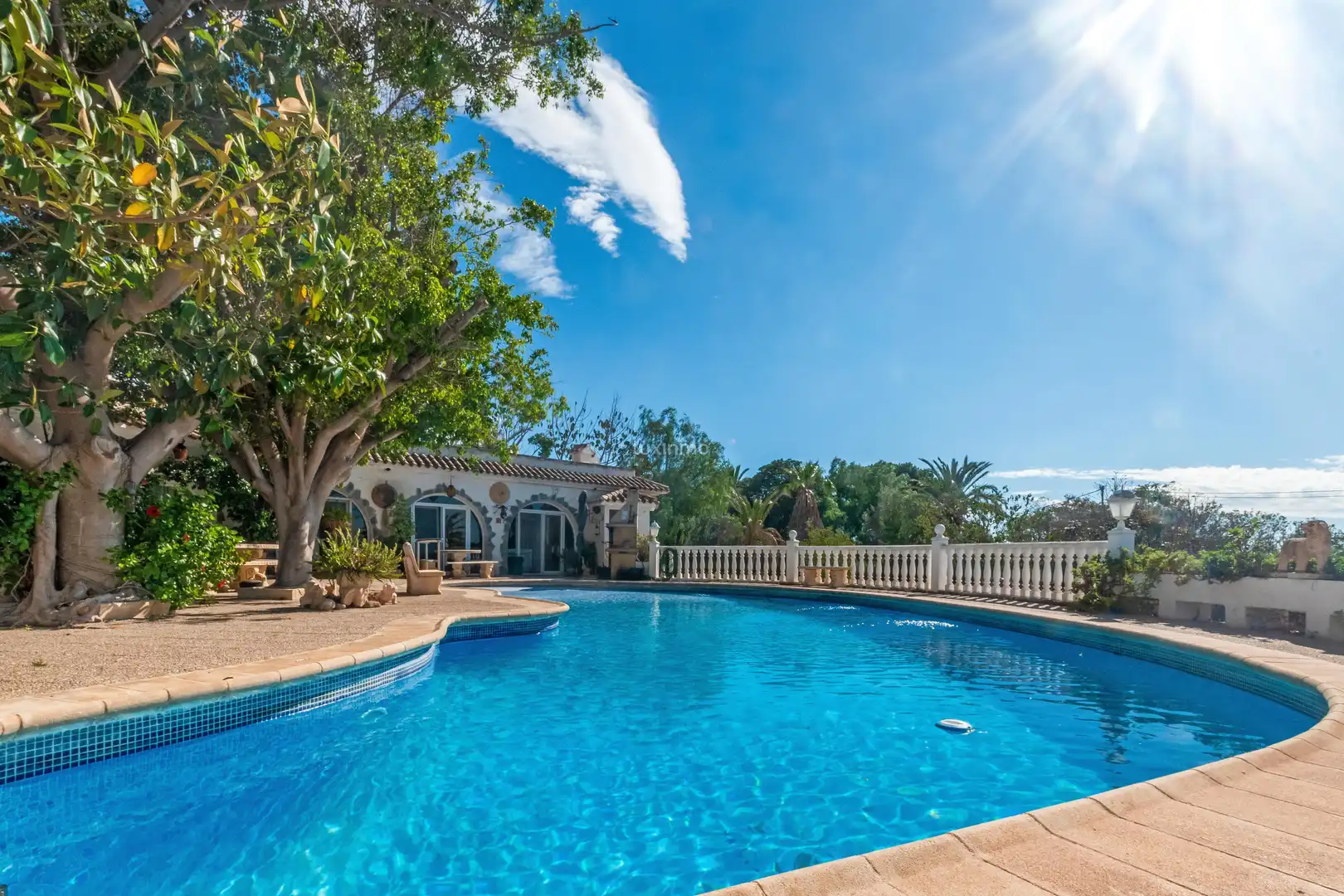 Detached house with pool for sale in Altea ciudad