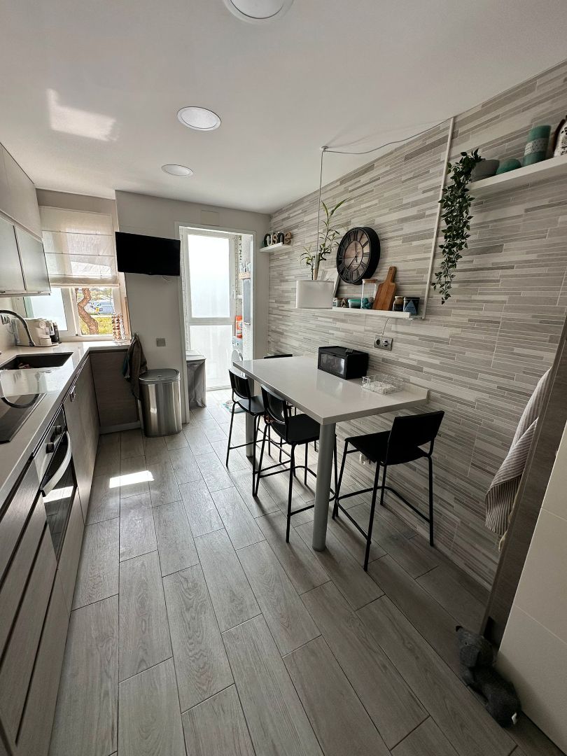 Cuina de Pis en venda en El Prat de Llobregat amb Aire condicionat, Calefacció i Moblat