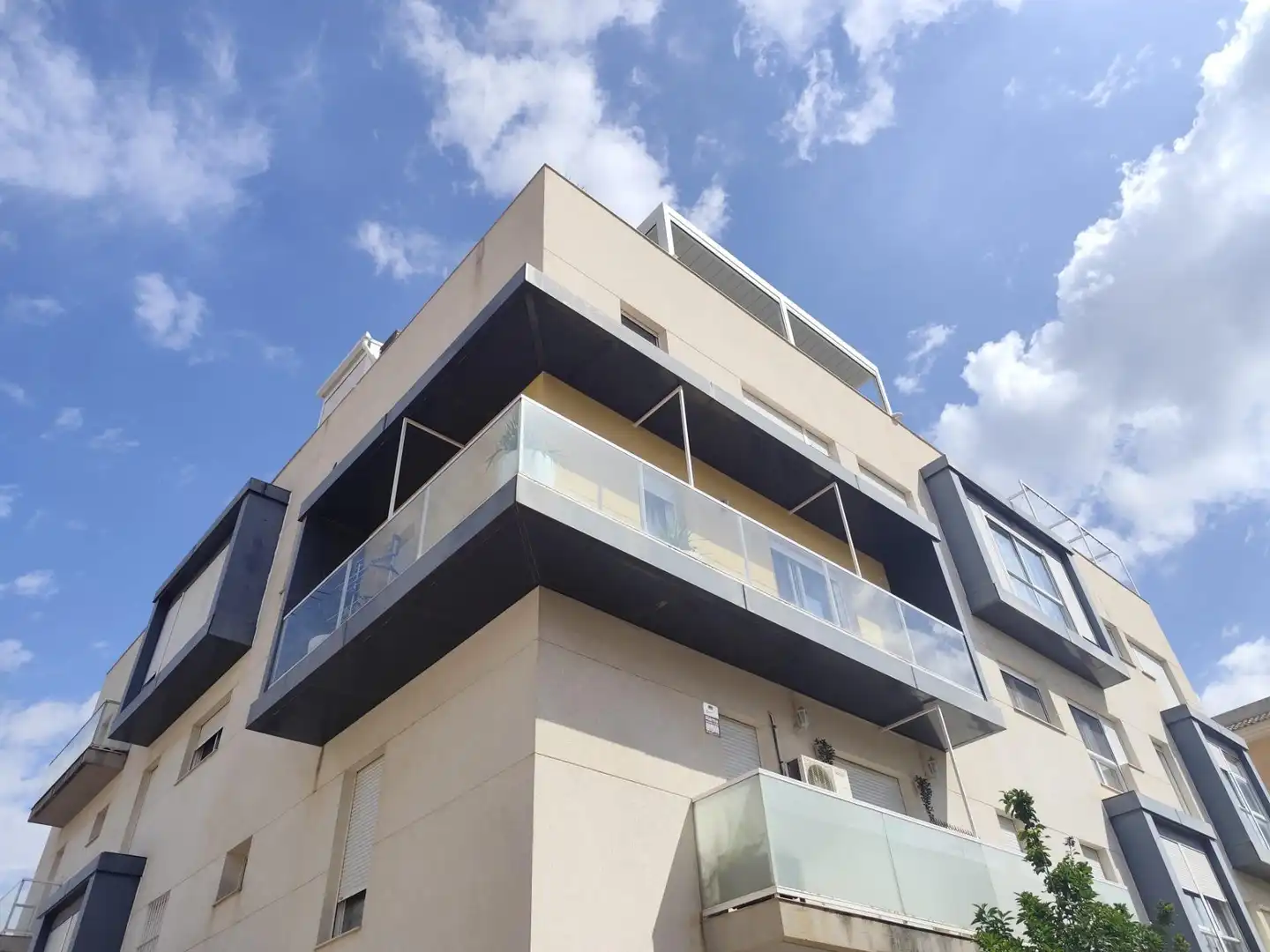 Außenansicht von Wohnung zum Verkauf in Murcia mit Klimaanlage und Balkon
