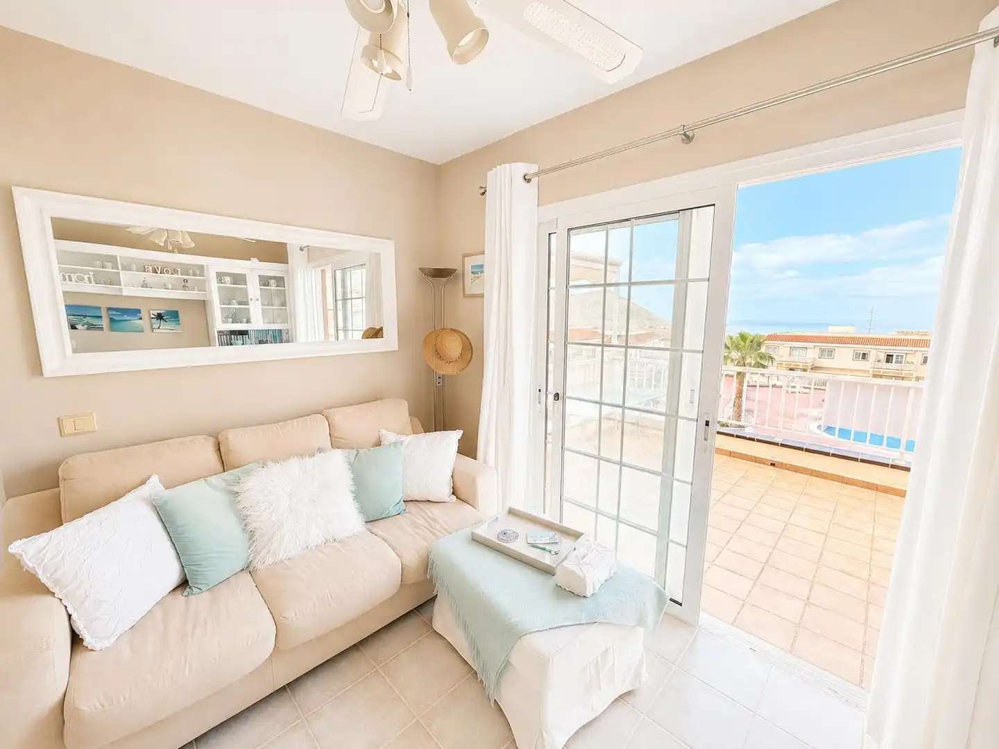 Wohnzimmer von Wohnungen zum Verkauf in Arona mit Privatgarten, Terrasse und Möbliert
