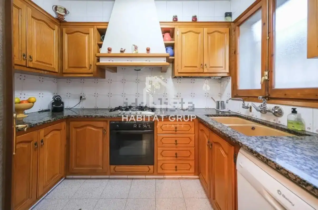 Cuina de Casa o xalet en venda en Torelló amb Jardí privat i Terrassa