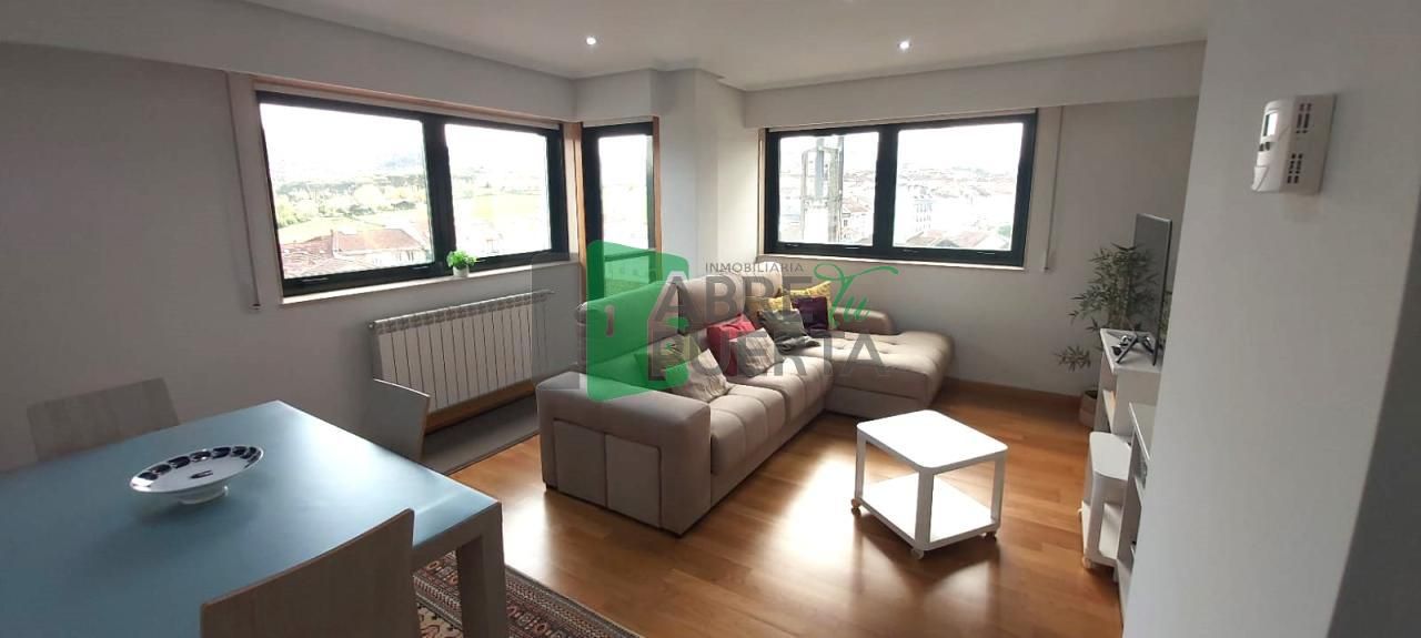Sala d'estar de Apartament en venda en Ourense Capital  amb Calefacció, Parquet i Terrassa