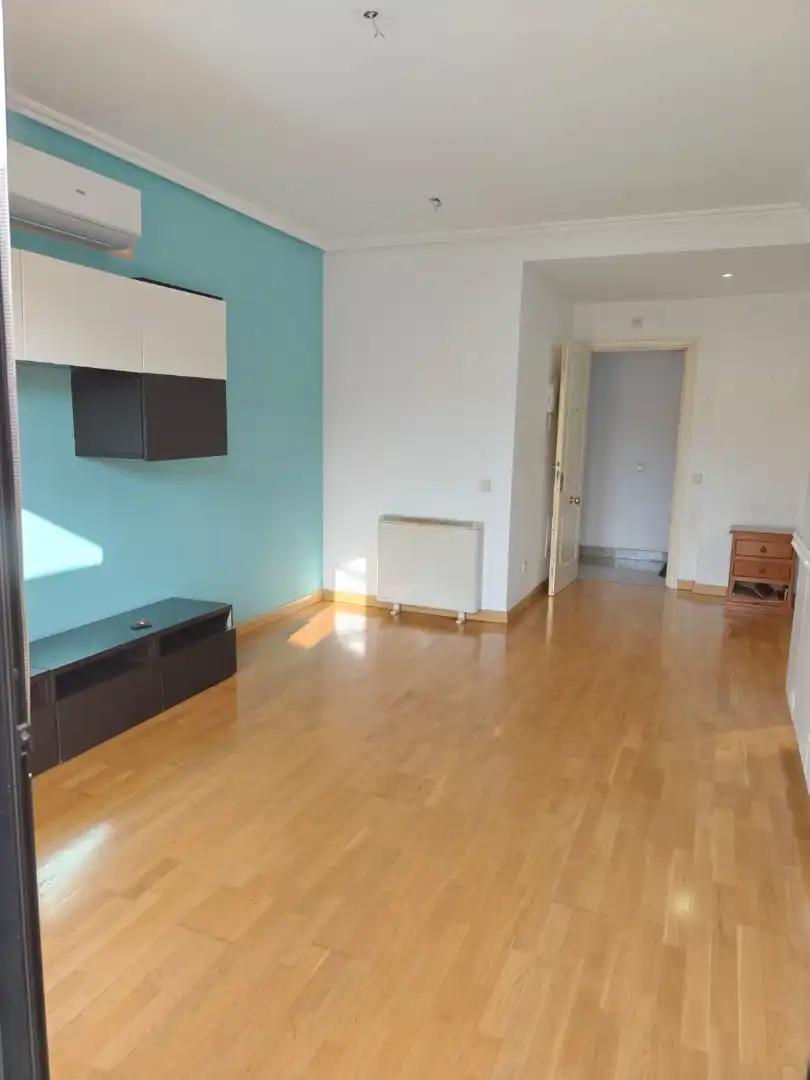 Living room of Flat for sale in Velilla de San Antonio  with Heating, Terrace and Furnished