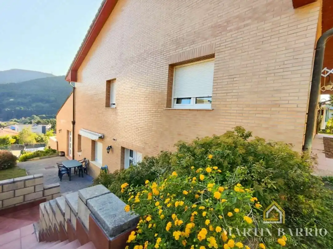 Vista exterior de Casa o chalet en venta en Muskiz con Calefacción, Jardín privado y Terraza