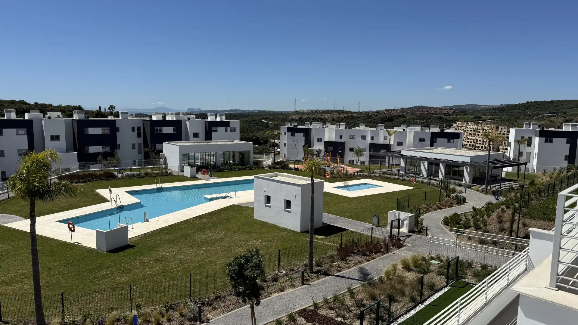 Vista exterior de Ático de alquiler en Estepona con Aire acondicionado, Calefacción y Terraza