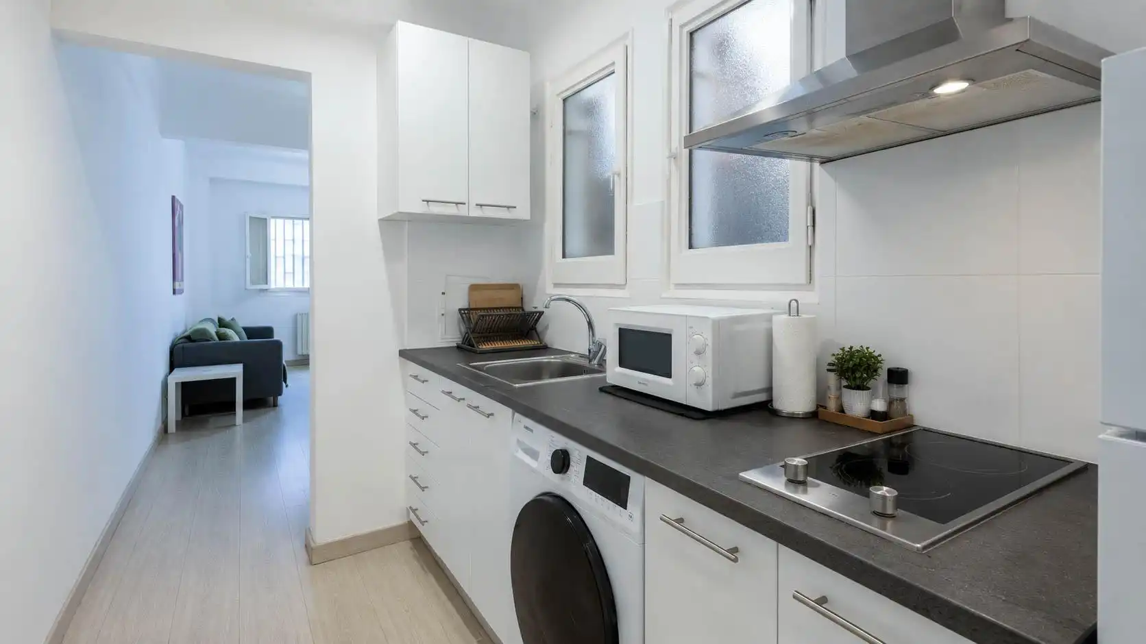 Küche von Wohnung zum Verkauf in Barcelona mit Parkett, Terrasse und Möbliert