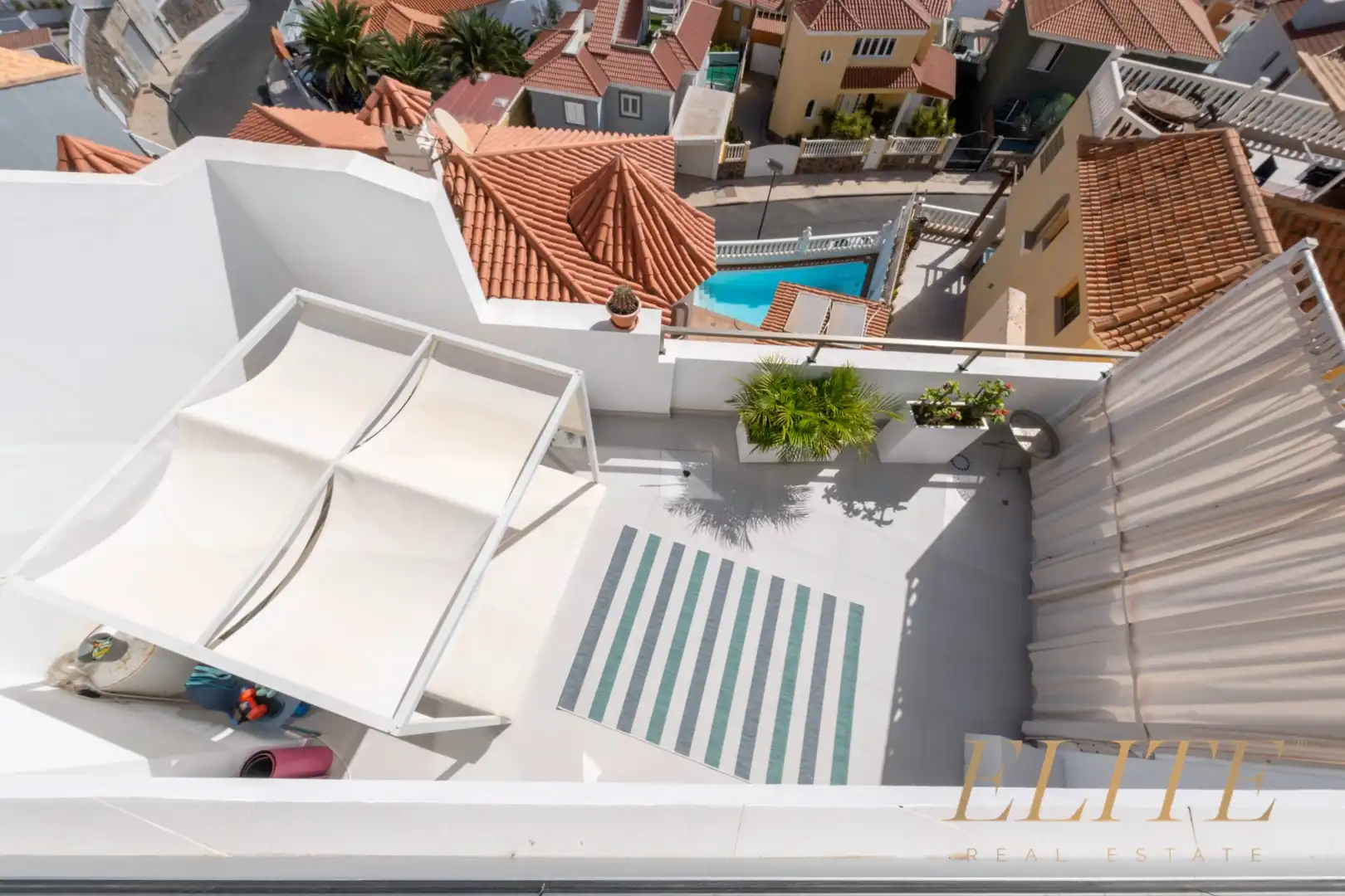 Außenansicht von Einfamilien-Reihenhaus zum Verkauf in Mogán mit Klimaanlage, Heizung und Terrasse