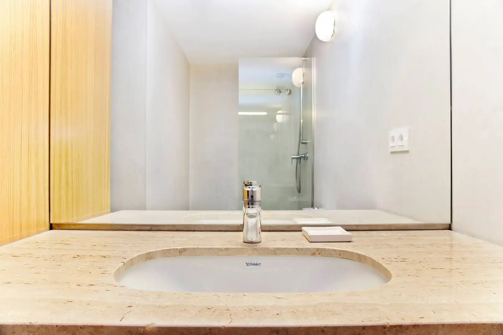 Bany de Pis de lloguer en Girona amb Aire condicionat, Calefacció i Moblat