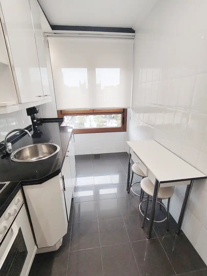 Cocina de Piso de alquiler en Gijón  con Calefacción, Parquet y Terraza