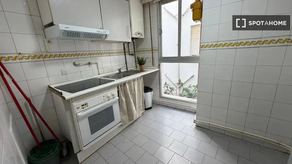 Cocina de Piso de alquiler en Madrid con Aire acondicionado, Calefacción y Amueblado
