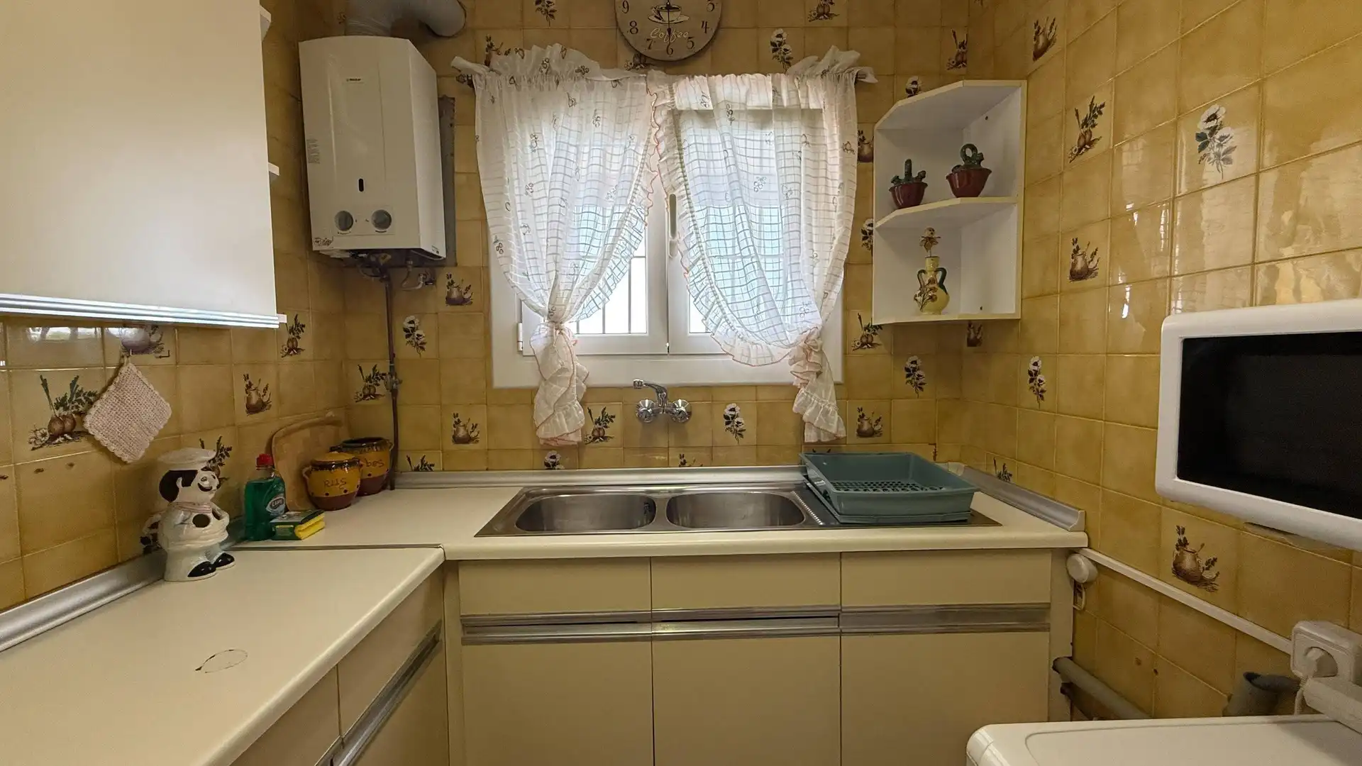 Cuina de Casa o xalet en venda en Cunit amb Terrassa, Piscina i Moblat