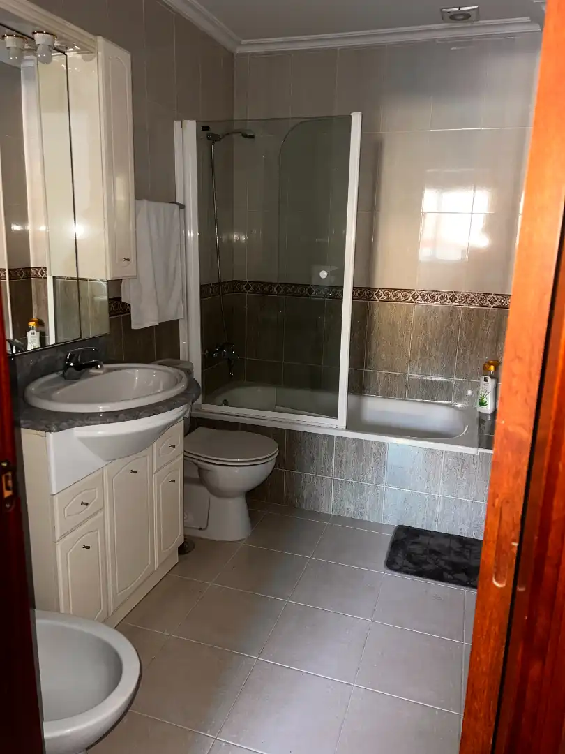 Bany de Apartament en venda en Baiona amb Calefacció, Parquet i Moblat