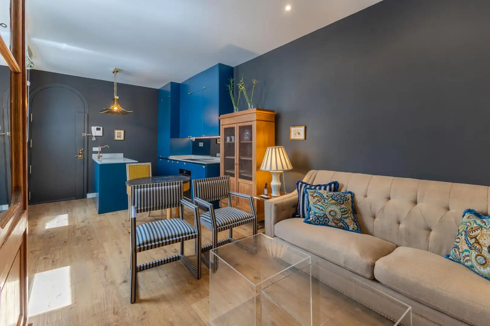 Sala d'estar de Apartament de lloguer en Madrid amb Aire condicionat, Calefacció i Moblat